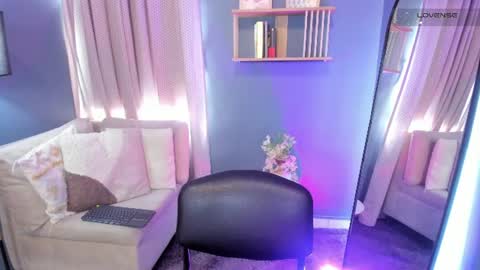 Snapshot of alaiasmile_ chatting on June 19, 2026, 7:17 pm online show from June 19, 2026, 7:17 pm