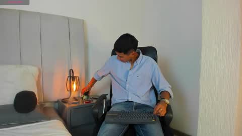 Snapshot of alan_colthon chatting on April 15, 2026, 3:02 am alan_colthon online show from April 15, 2026, 3:02 am