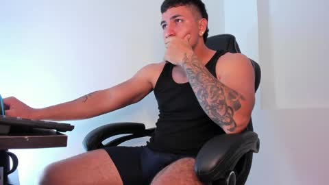 Snapshot of alan_muscle chatting on February 5, 2025, 6:46 am Alan online show from February 5, 2025, 6:46 am