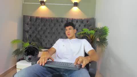 Snapshot of alan_redinger chatting on September 18, 2025, 1:02 pm Alan online show from September 18, 2025, 1:02 pm