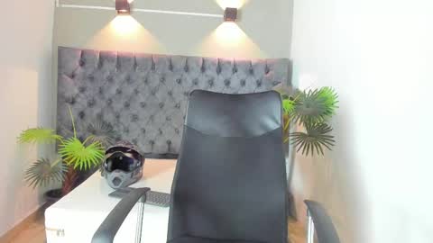 Snapshot of alan_redinger chatting on September 20, 2025, 1:23 pm Alan online show from September 20, 2025, 1:23 pm