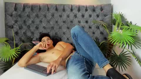 Snapshot of alan_redinger chatting on October 24, 2025, 1:18 pm Alan online show from October 24, 2025, 1:18 pm