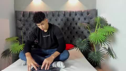 Snapshot of alan_redinger chatting on October 31, 2025, 12:28 pm Alan online show from October 31, 2025, 12:28 pm