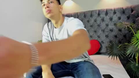 Snapshot of alan_redinger chatting on November 8, 2025, 12:49 pm Alan online show from November 8, 2025, 12:49 pm