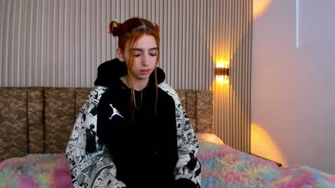 A L A N A  online show from December 4, 2024, 2:04 pm