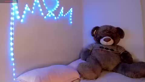 Snapshot of alana_77 chatting on September 16, 2025, 10:00 pm Alana online show from September 16, 2025, 10:00 pm