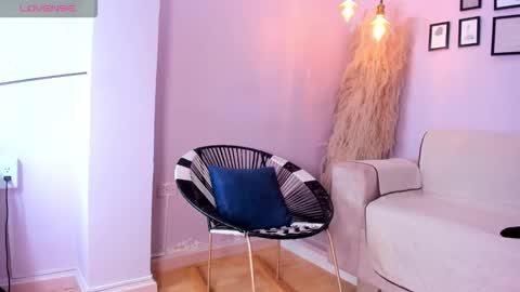 Snapshot of alana__rossetti chatting on October 22, 2025, 12:27 pm Alana online show from October 22, 2025, 12:27 pm