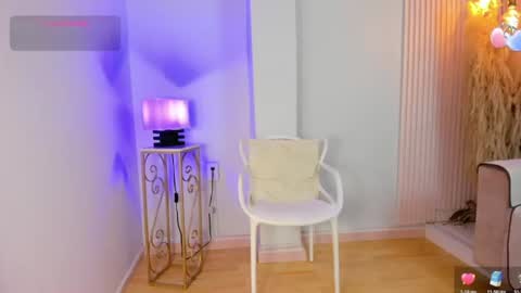 Snapshot of alana__rossetti chatting on July 3, 2026, 12:11 pm Alana online show from July 3, 2026, 12:11 pm