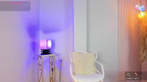 Snapshot of alana__rossetti chatting on August 7, 2026, 12:07 pm Alana online show from August 7, 2026, 12:07 pm