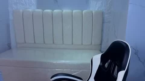 Snapshot of alana_fox_tx chatting on June 25, 2026, 8:35 pm Follow me.. Live 1430 to 2100 online show from June 25, 2026, 8:35 pm