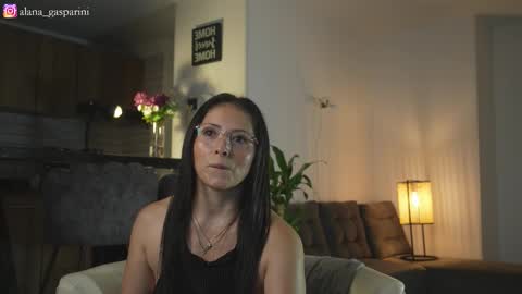 Alana Gasparini online show from November 10, 2025, 12:53 am