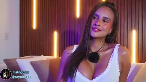 Snapshot of alana_haze chatting on April 21, 2026, 3:35 am Alana online show from April 21, 2026, 3:35 am