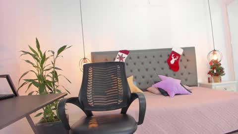 Alana online show from December 8, 2024, 4:57 am