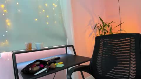 Snapshot of alana_suares chatting on October 3, 2025, 8:39 pm Alana online show from October 3, 2025, 8:39 pm