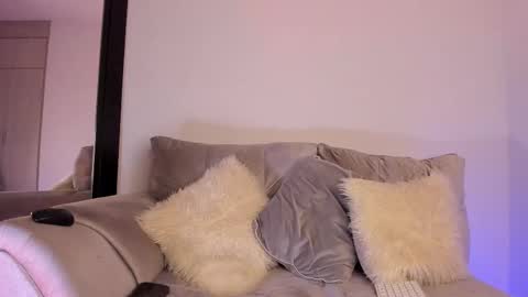 Alanna online show from September 18, 2025, 6:37 am