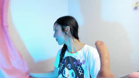 Snapshot of alanalois_ chatting on September 14, 2025, 5:50 am ALANA Please follow me  online show from September 14, 2025, 5:50 am