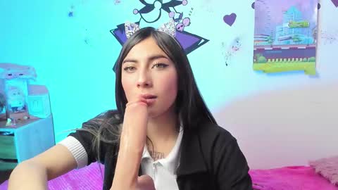 Snapshot of alanalois_ chatting on September 17, 2025, 4:47 am ALANA Please follow me  online show from September 17, 2025, 4:47 am