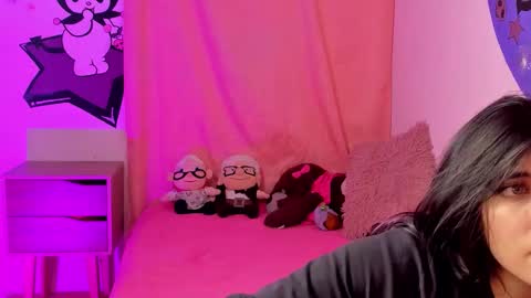 Snapshot of alanalois_ chatting on October 19, 2025, 4:13 am ALANA Please follow me  online show from October 19, 2025, 4:13 am