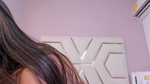 Snapshot of alanarousse_ chatting on May 22, 2026, 12:22 pm alanarousse_ online show from May 22, 2026, 12:22 pm