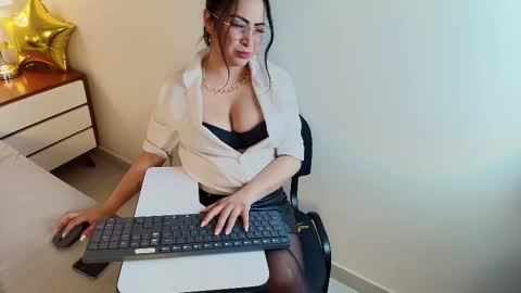 alanawestt online show from November 14, 2025, 9:46 pm