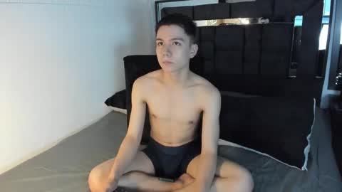 alanblack1 online show from September 16, 2025, 11:17 pm