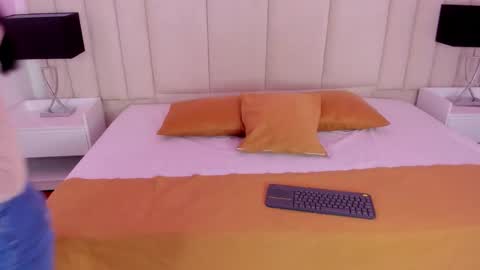 Alanha  online show from December 16, 2025, 3:11 am