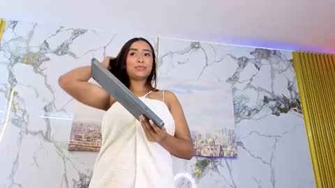 alanna_jones11_aws online show from September 12, 2025, 11:10 am