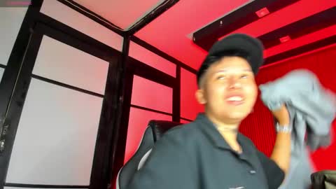 Snapshot of alanred_ chatting on October 19, 2025, 8:09 pm alanred_ online show from October 19, 2025, 8:09 pm