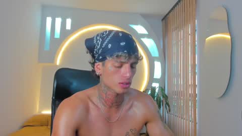 Snapshot of alanrodgers2_0 chatting on December 14, 2024, 12:55 pm alan online show from December 14, 2024, 12:55 pm