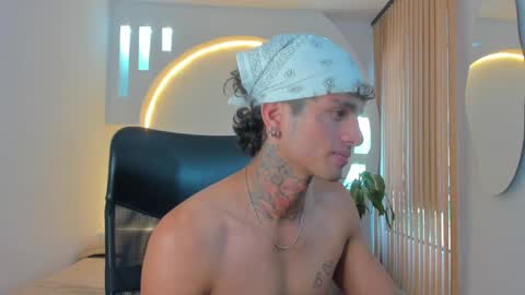 Snapshot of alanrodgers2_0 chatting on December 18, 2024, 7:19 pm alan online show from December 18, 2024, 7:19 pm