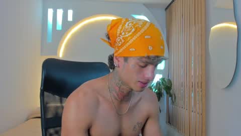 Snapshot of alanrodgers2_0 chatting on December 21, 2024, 12:27 pm alan online show from December 21, 2024, 12:27 pm
