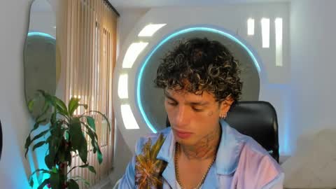 Snapshot of alanrodgers2_0 chatting on February 20, 2025, 2:35 pm alan online show from February 20, 2025, 2:35 pm
