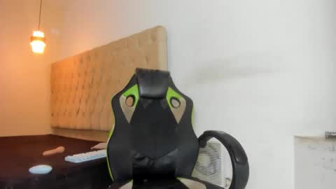 alantrickz365 online show from March 24, 2026, 2:38 am