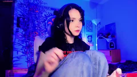 alaska_chan_ online show from February 18, 2025, 6:04 pm