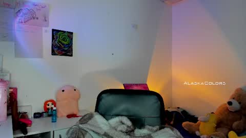 Snapshot of alaska_colors chatting on June 23, 2026, 12:58 pm Caro online show from June 23, 2026, 12:58 pm