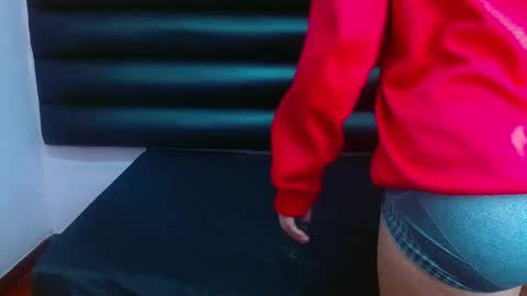 AlaSmith  online show from December 11, 2024, 1:37 am