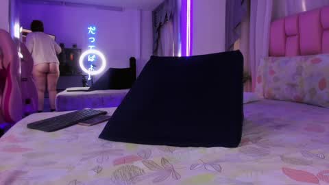 albaandthayron online show from December 12, 2024, 12:12 pm