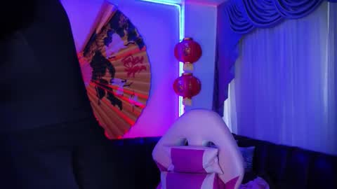 albaandthayron online show from September 9, 2025, 12:05 pm