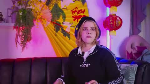 albaandthayron online show from October 25, 2025, 12:13 pm