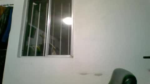albertoarenas16 online show from May 4, 2026, 4:08 am