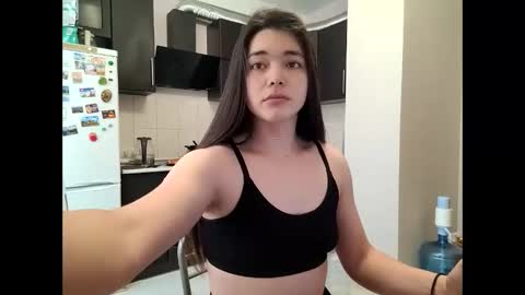 Snapshot of albi_sunny chatting on December 17, 2025, 9:26 am Albi online show from December 17, 2025, 9:26 am