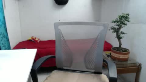 Snapshot of alburthon24 chatting on December 12, 2024, 7:48 pm Alex online show from December 12, 2024, 7:48 pm