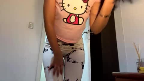 Snapshot of aldiiiuwu chatting on November 17, 2025, 6:35 pm aldiiiuwu online show from November 17, 2025, 6:35 pm