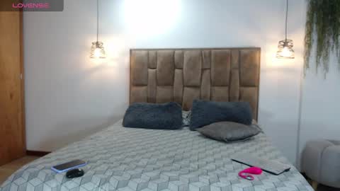 alejandra online show from May 4, 2026, 7:43 pm