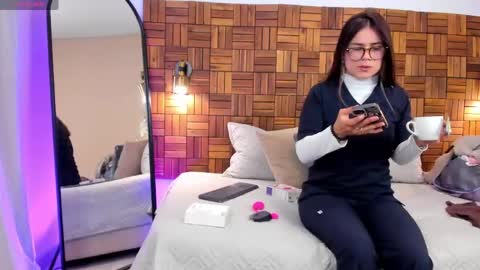 alessia online show from April 14, 2026, 1:28 pm