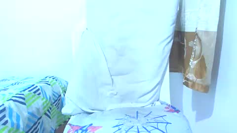 AleHot online show from September 17, 2025, 11:50 pm