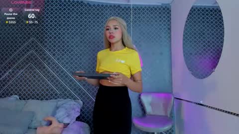 Snapshot of aleja_bloom chatting on March 26, 2026, 11:38 am aleja_bloom online show from March 26, 2026, 11:38 am