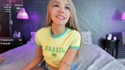 Snapshot of aleja_bloom chatting on May 15, 2026, 11:17 am aleja_bloom online show from May 15, 2026, 11:17 am