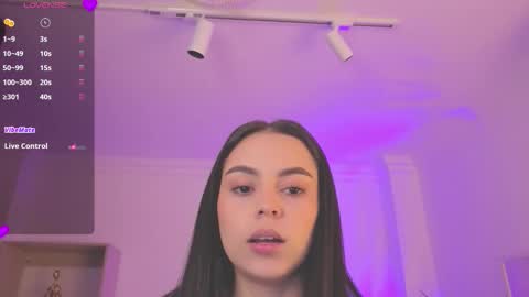 Alejandra online show from November 7, 2025, 11:21 am