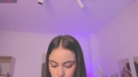 Alejandra online show from November 13, 2025, 11:53 am